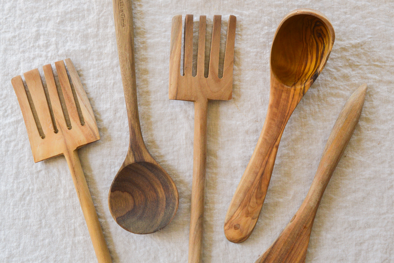 Non-toxic kitchen Non-toxic cookware (wooden)